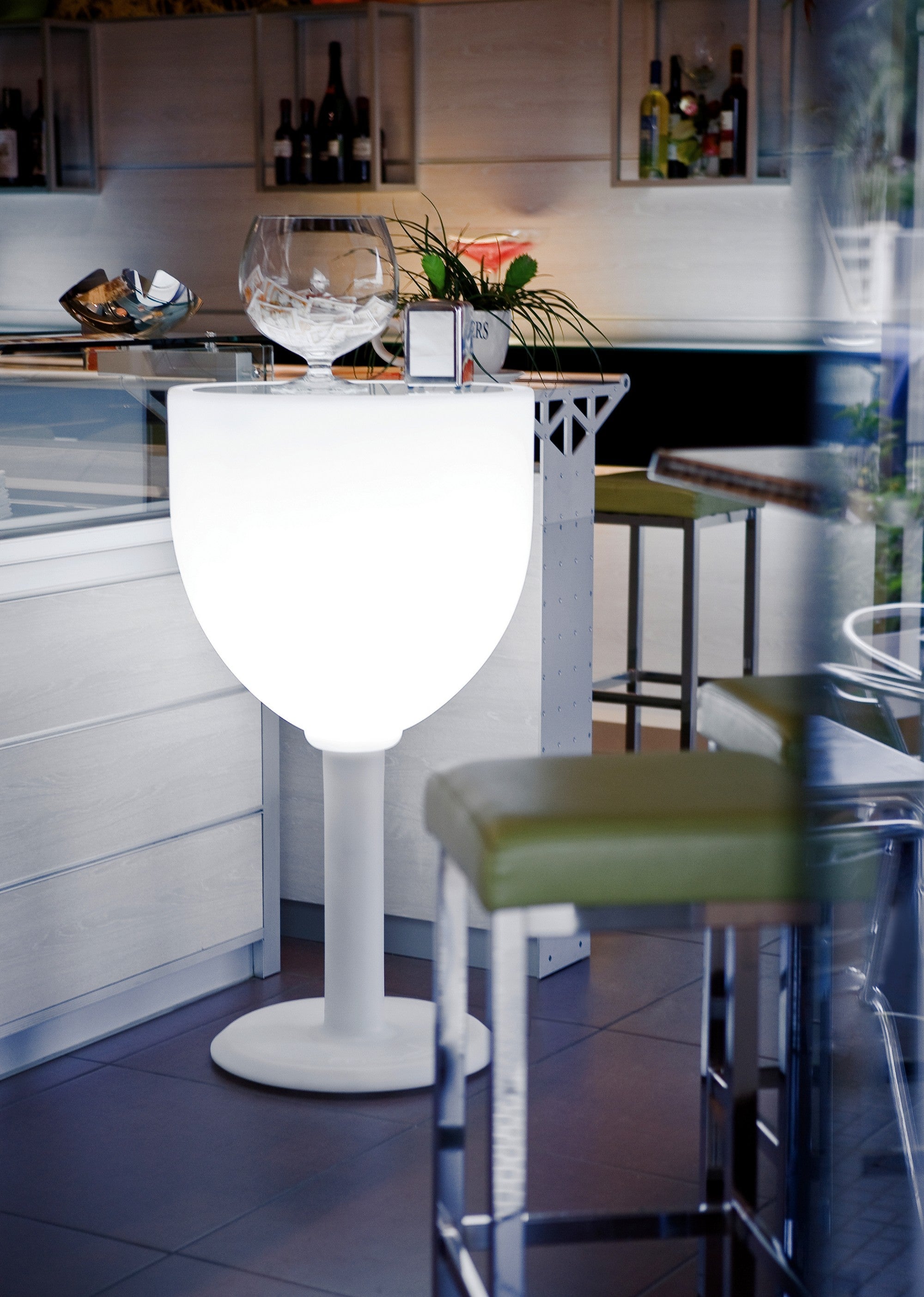 Wine Calice Neutro Senza Gambo Diametro Cm.60x60h Con Ripiano Plexi