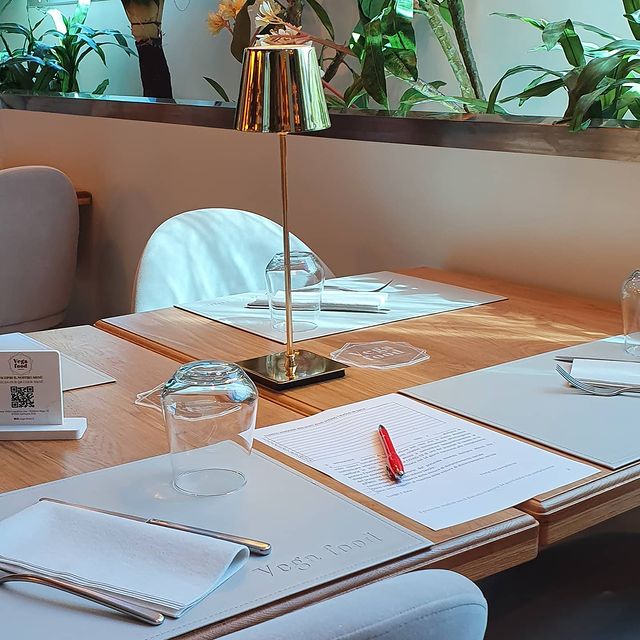 Lampada Da Tavolo Touch Led Effetto Oro Galvanizzato